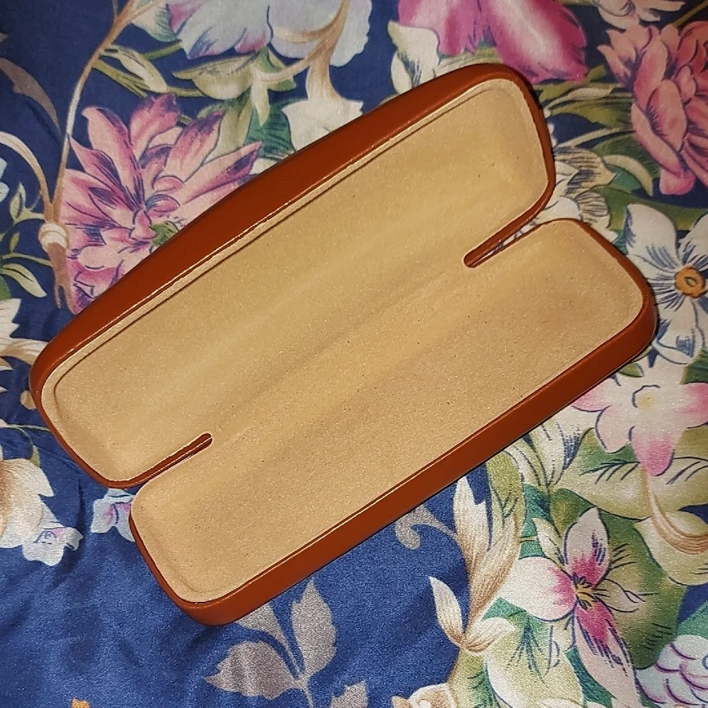 Longchamp Tan Leather Eyewear Case With Logo Cleaning Cloth - Picture 3 of 6